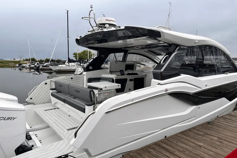 Slide: The Image of Galeon 375 GTO 2025 - 8