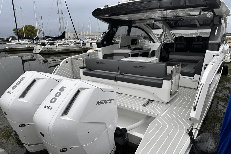 Slide: The Image of Galeon 375 GTO 2025 - 9