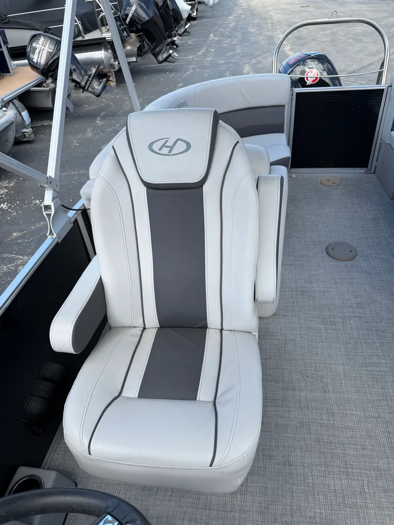 Slide: The Image of Harris 230 CRUISER CWDH 2021 - 6