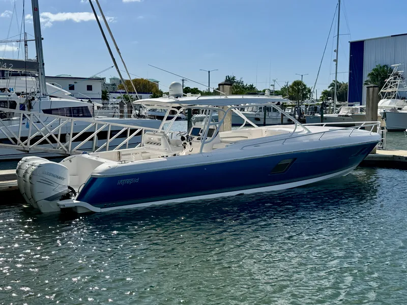 The Image of Intrepid 407 CUDDY 2019 - 0