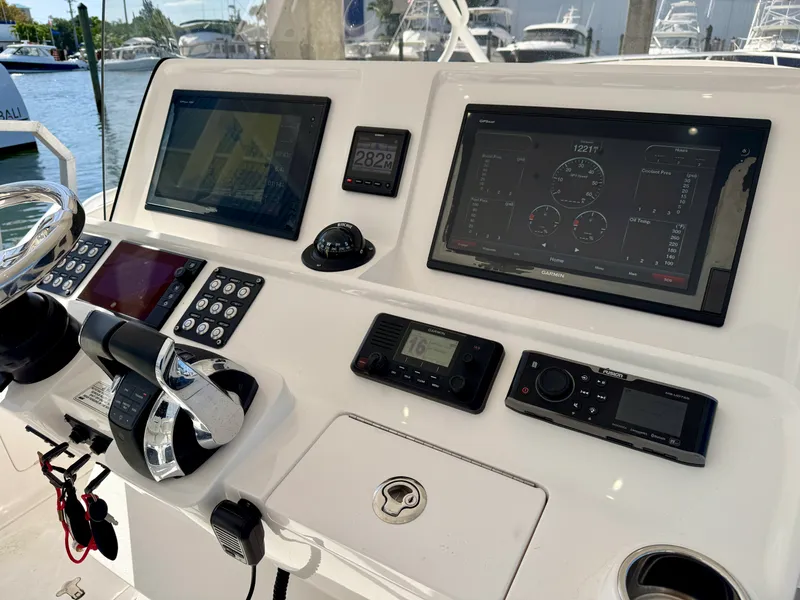 Slide: The Image of Intrepid 407 CUDDY 2019 - 18