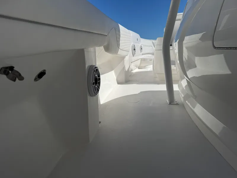 Slide: The Image of Intrepid 407 NOMAD FE 2024 - 23