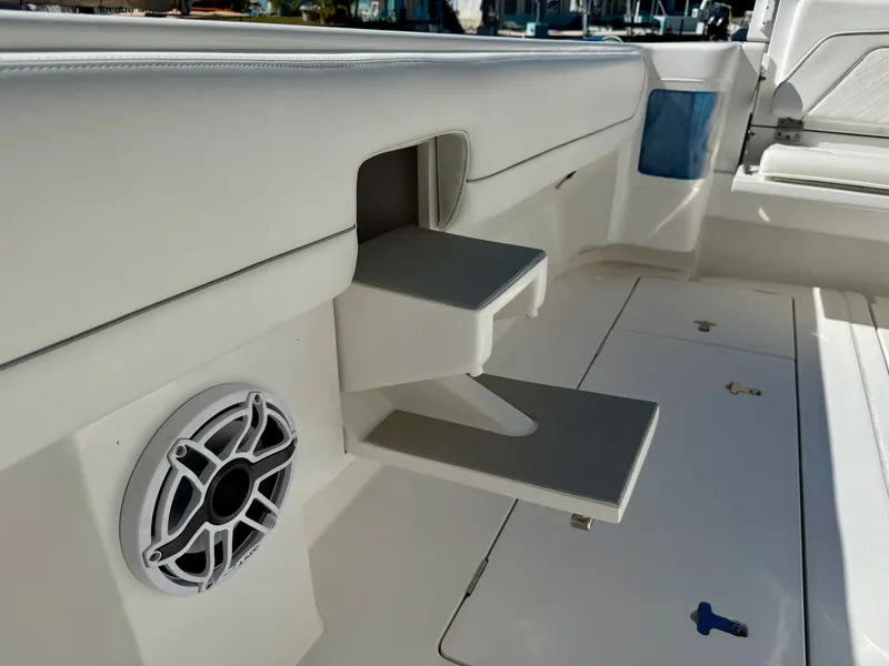 Slide: The Image of Intrepid 407 NOMAD FE 2024 - 38
