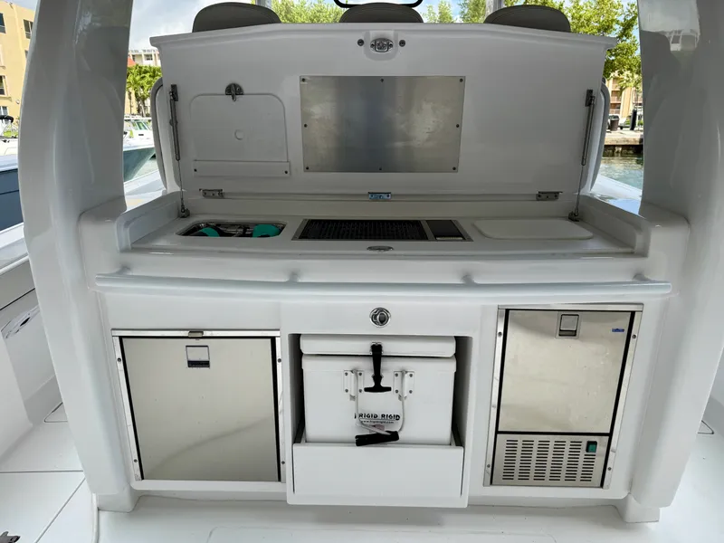 Slide: The Image of Intrepid 427 NOMAD SE 2024 - 12