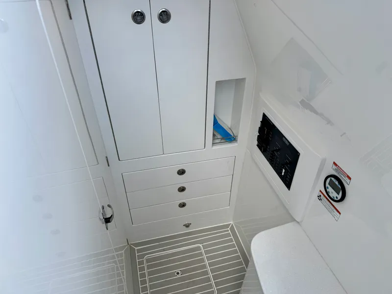 Slide: The Image of Intrepid 427 NOMAD SE 2024 - 24