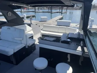 Slide: The Image of Cruisers 38 GLS South Beach 2022 - 10
