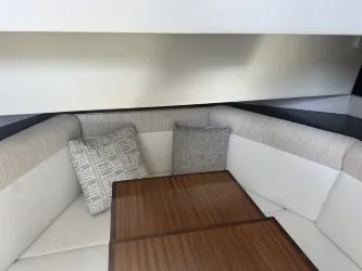 Slide: The Image of Cruisers 38 GLS South Beach 2022 - 16