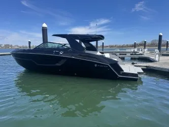 Slide: The Image of Cruisers 38 GLS South Beach 2022 - 2