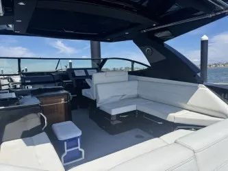 Slide: The Image of Cruisers 38 GLS South Beach 2022 - 6