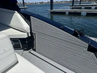 Slide: The Image of Cruisers 38 GLS South Beach 2022 - 7