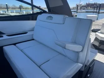 Slide: The Image of Cruisers 38 GLS South Beach 2022 - 8