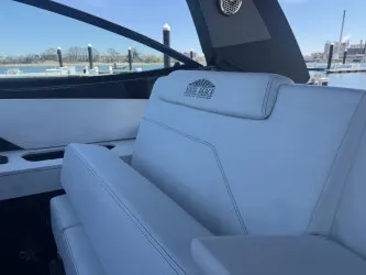Slide: The Image of Cruisers 38 GLS South Beach 2022 - 9
