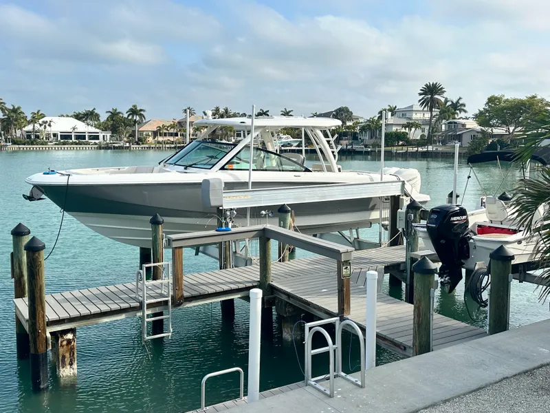 Slide: The Image of Boston Whaler 320 VANTAGE 2018 - 29
