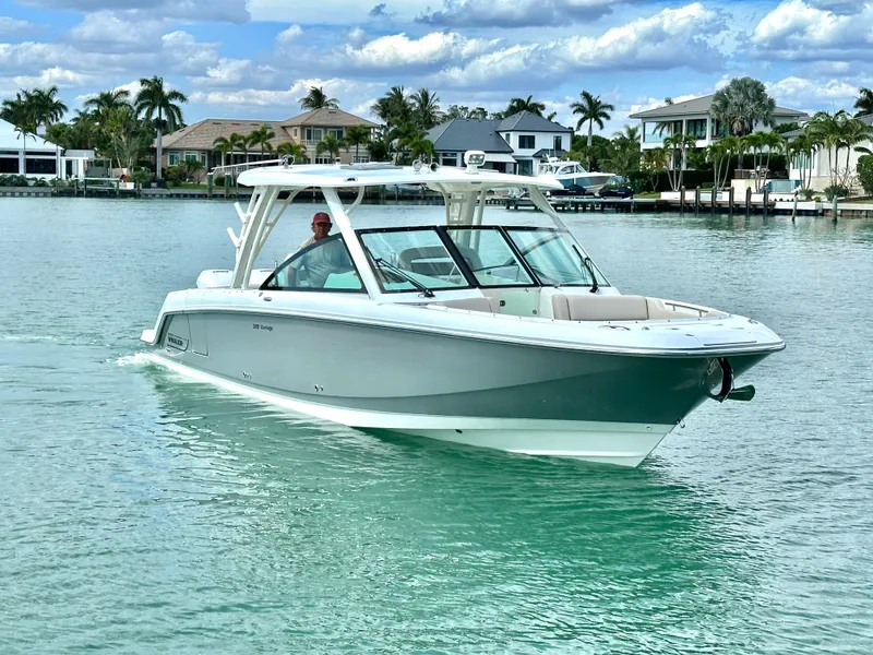 Slide: The Image of Boston Whaler 320 VANTAGE 2018 - 4