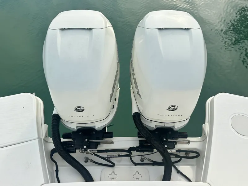 Slide: The Image of Boston Whaler 320 VANTAGE 2018 - 5
