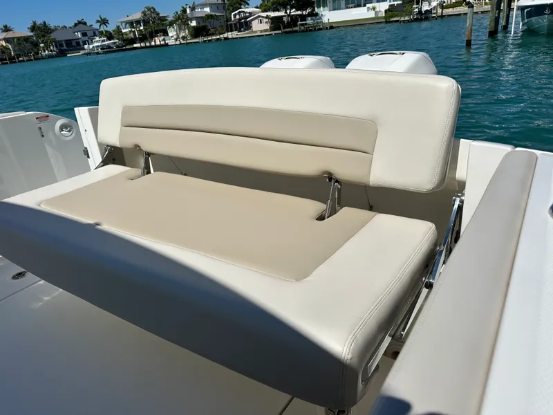 Slide: The Image of Boston Whaler 320 VANTAGE 2018 - 7
