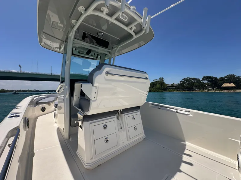 Slide: The Image of Boston Whaler 280 Dauntless 2024 - 11