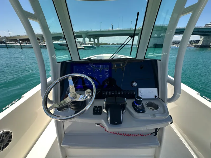 Slide: The Image of Boston Whaler 280 Dauntless 2024 - 12