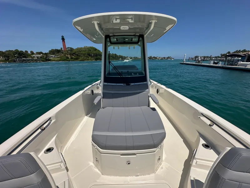 Slide: The Image of Boston Whaler 280 Dauntless 2024 - 14