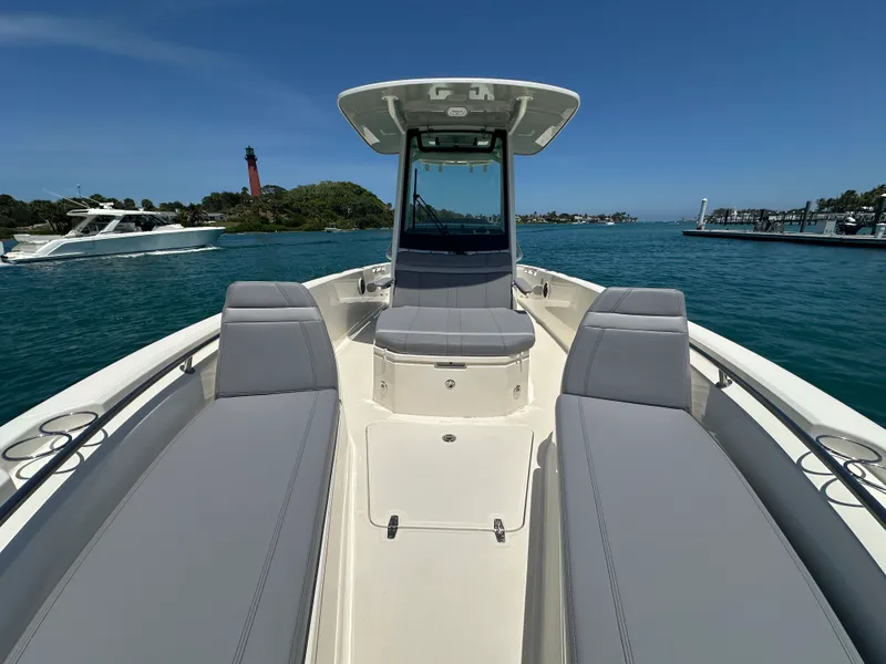 Slide: The Image of Boston Whaler 280 Dauntless 2024 - 18