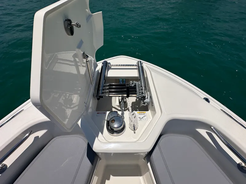 Slide: The Image of Boston Whaler 280 Dauntless 2024 - 19