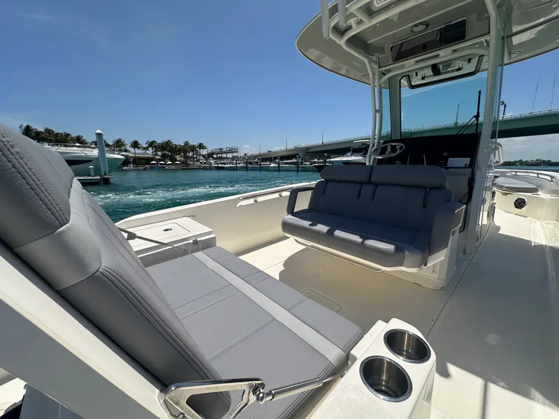 Slide: The Image of Boston Whaler 280 Dauntless 2024 - 7
