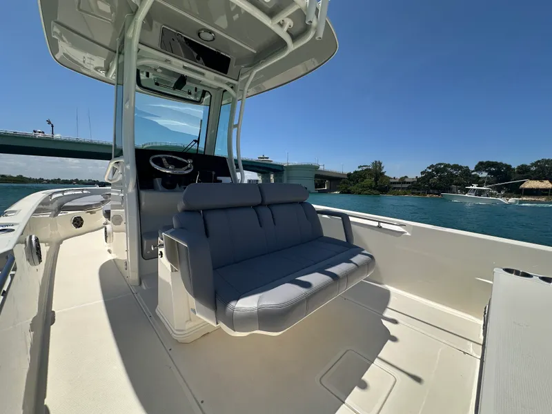 Slide: The Image of Boston Whaler 280 Dauntless 2024 - 8