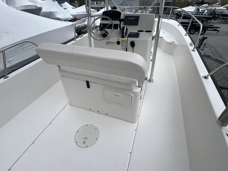 Slide: The Image of Boston Whaler 210 MONTAUK 2016 - 10