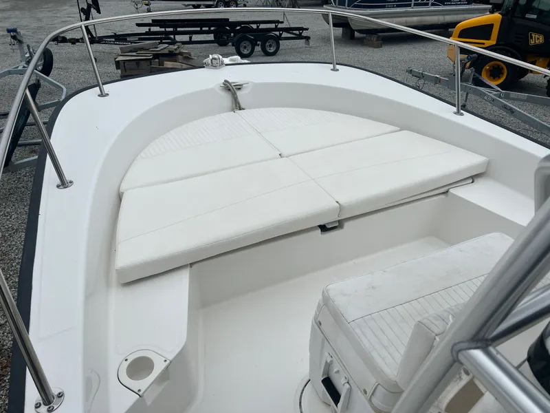 Slide: The Image of Boston Whaler 210 MONTAUK 2016 - 11