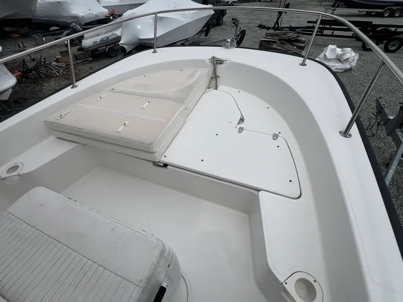 Slide: The Image of Boston Whaler 210 MONTAUK 2016 - 13