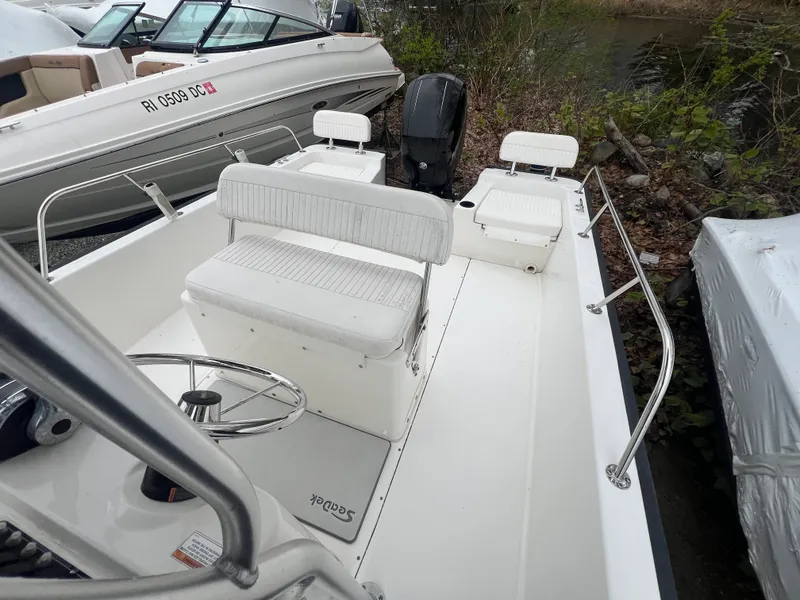 Slide: The Image of Boston Whaler 210 MONTAUK 2016 - 16