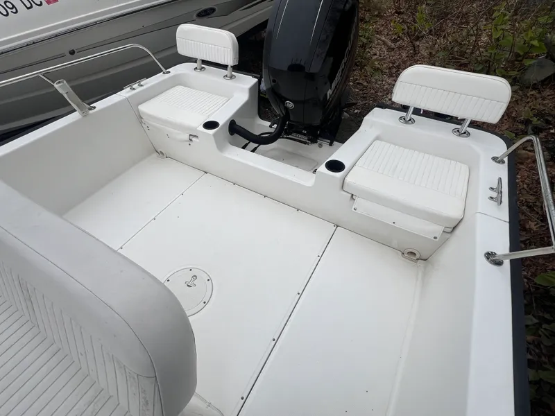 Slide: The Image of Boston Whaler 210 MONTAUK 2016 - 17