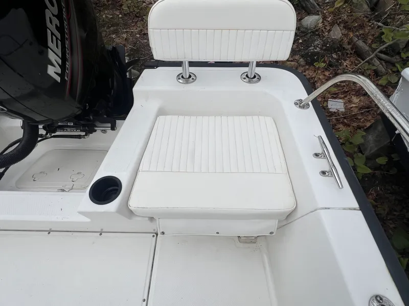 Slide: The Image of Boston Whaler 210 MONTAUK 2016 - 18