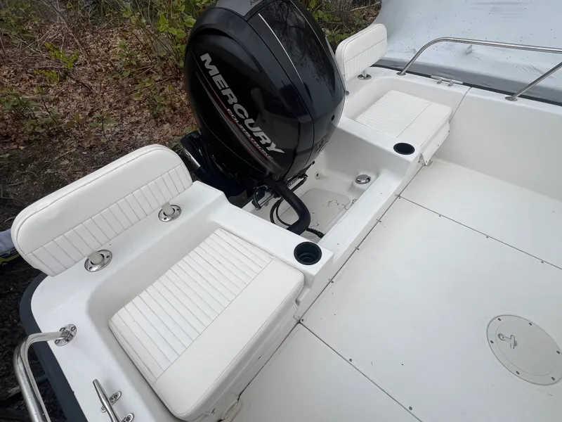 Slide: The Image of Boston Whaler 210 MONTAUK 2016 - 19