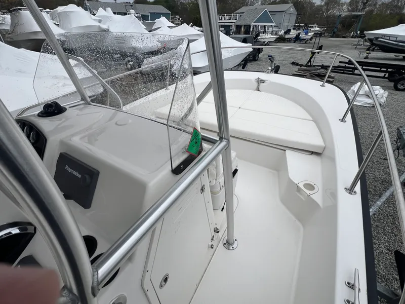 Slide: The Image of Boston Whaler 210 MONTAUK 2016 - 22