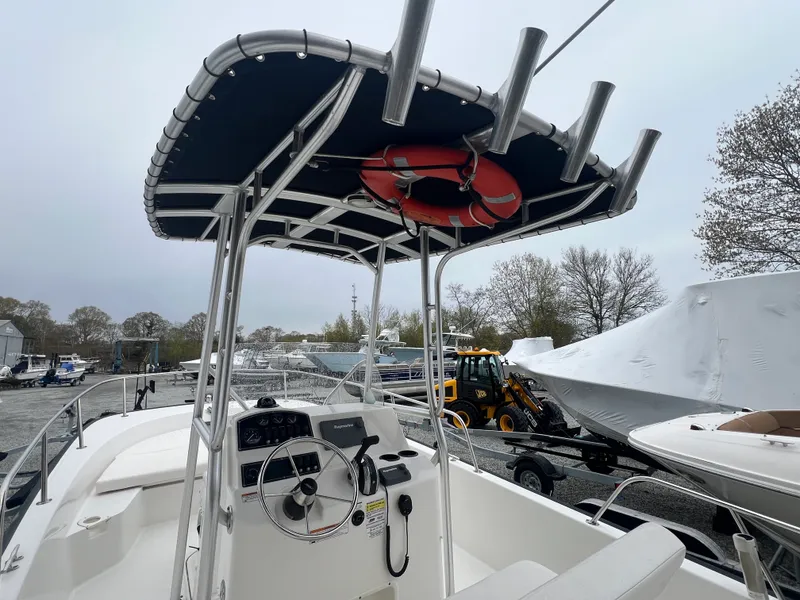 Slide: The Image of Boston Whaler 210 MONTAUK 2016 - 23