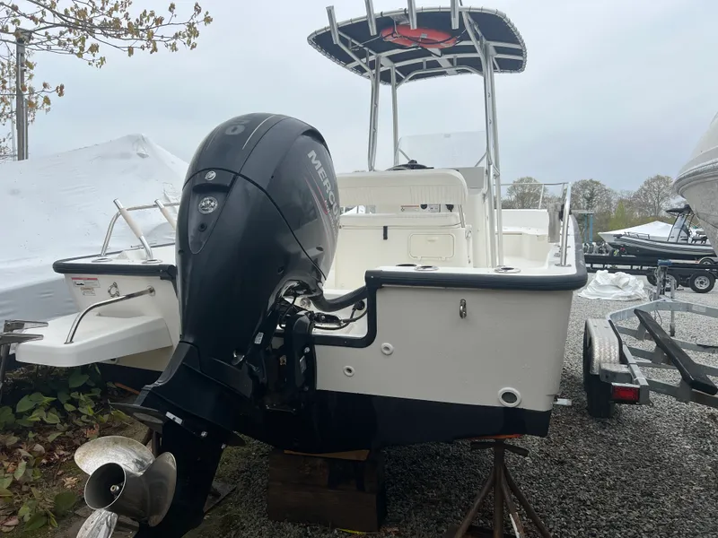 Slide: The Image of Boston Whaler 210 MONTAUK 2016 - 4