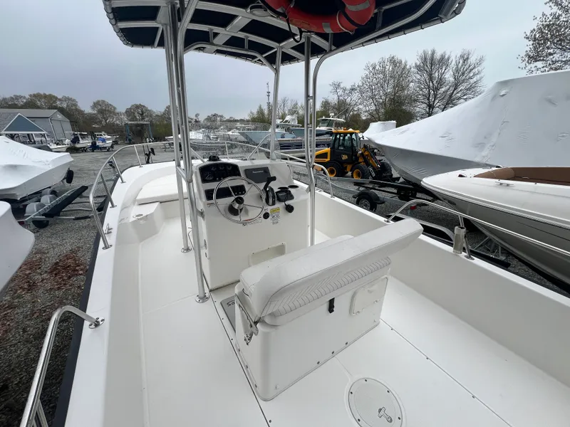 Slide: The Image of Boston Whaler 210 MONTAUK 2016 - 6