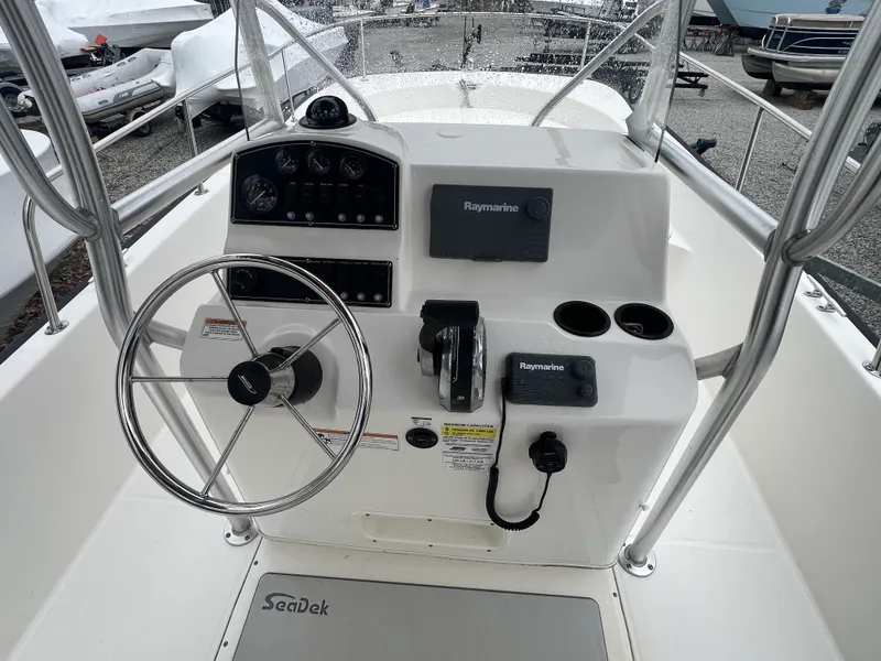 Slide: The Image of Boston Whaler 210 MONTAUK 2016 - 7