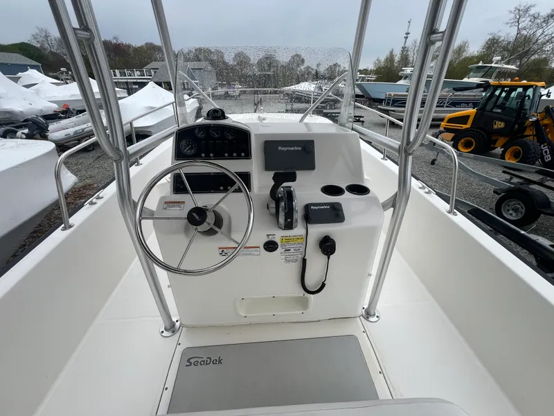 Slide: The Image of Boston Whaler 210 MONTAUK 2016 - 8