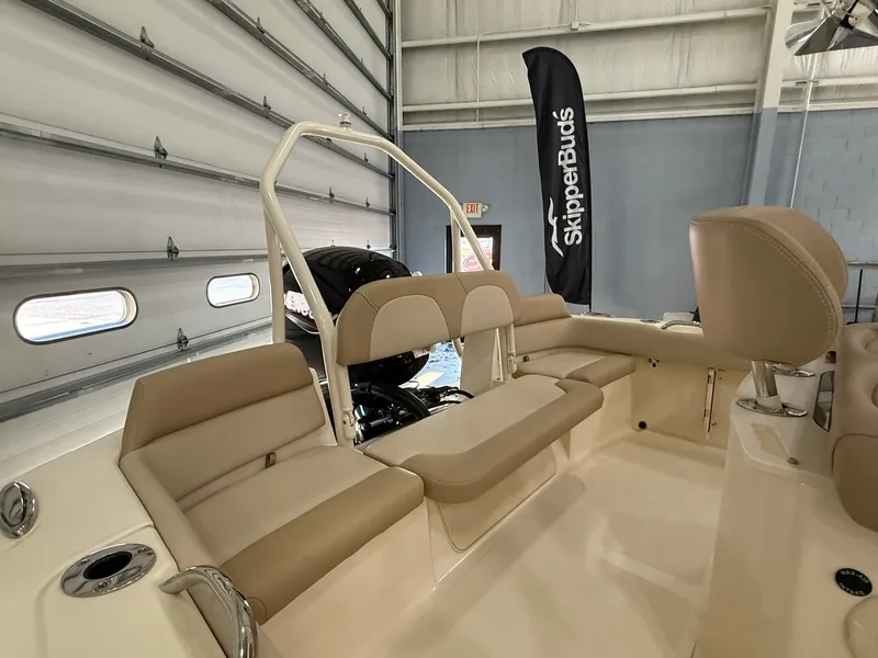 Slide: The Image of Scout 195 Sportfish 2025 - 11