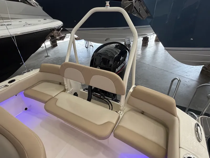 Slide: The Image of Scout 195 Sportfish 2025 - 19