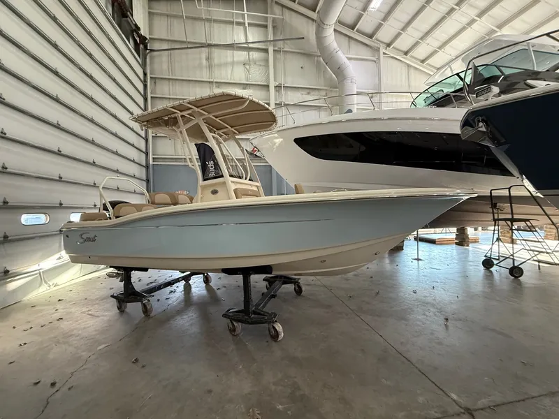 Slide: The Image of Scout 195 Sportfish 2025 - 2