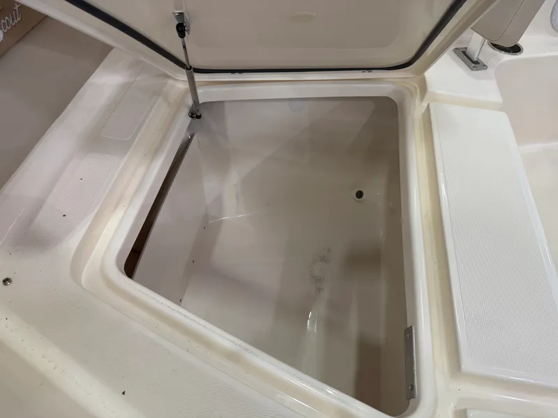 Slide: The Image of Scout 195 Sportfish 2025 - 24