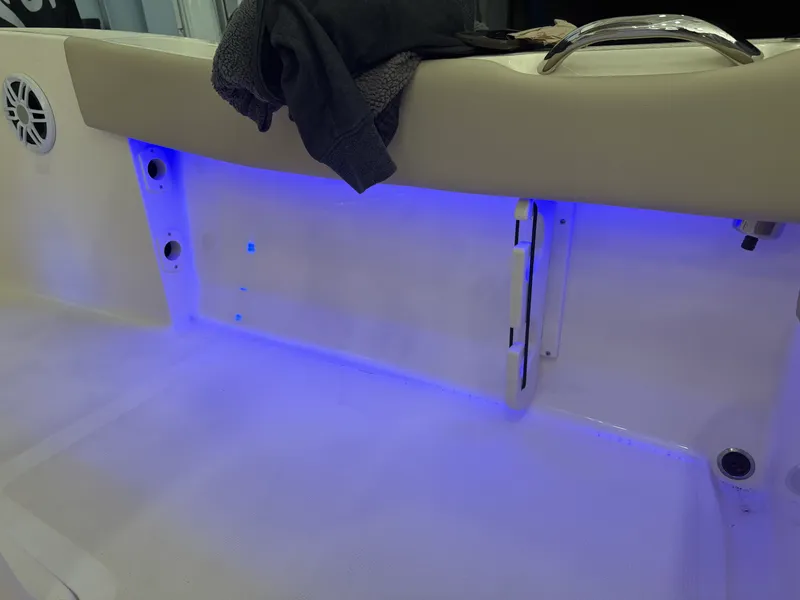 Slide: The Image of Scout 195 Sportfish 2025 - 27