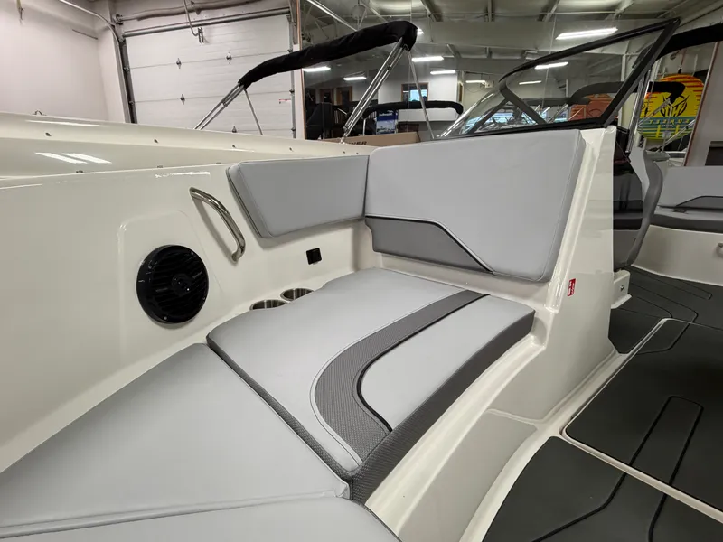 Slide: The Image of Bayliner V20I 2025 - 26