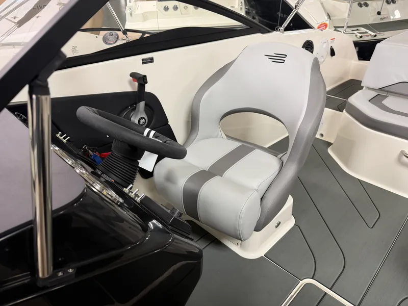 Slide: The Image of Bayliner V20I 2025 - 14