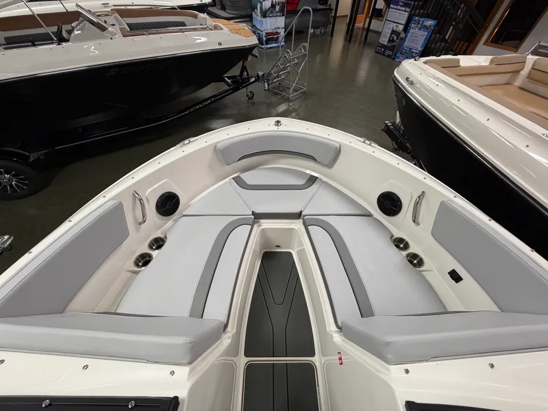 Slide: The Image of Bayliner V20I 2025 - 23
