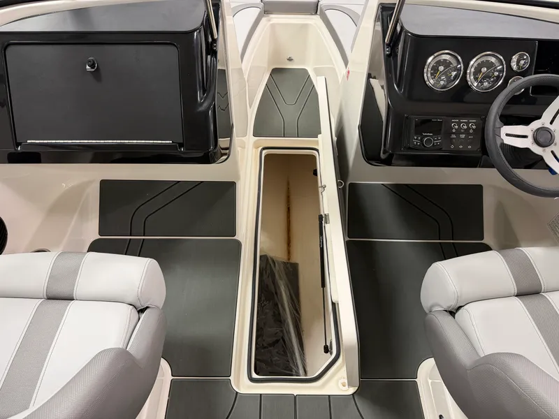 Slide: The Image of Bayliner V20I 2025 - 21