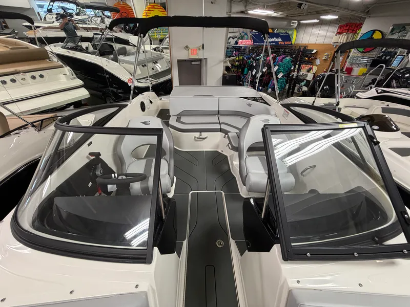 Slide: The Image of Bayliner V20I 2025 - 22